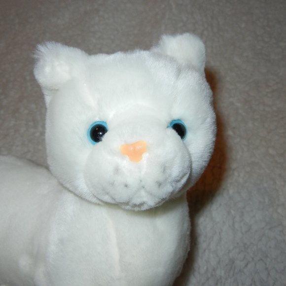 White Realistic Kingdom Kuddles Cat Kitten Soft Plush Toy - Picture 2 of 4